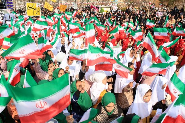 حضور پرشور مردم بهارستانی در راهپیمایی ۲۲ بهمن