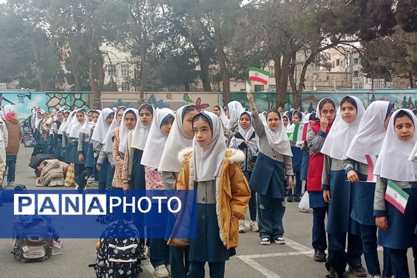 استقبال مدرسه حجاب از ۲۲بهمن 