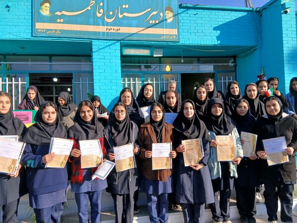  تجلیل از همیاران معلم در دبیرستان فاطمیه