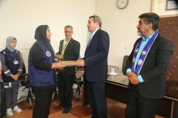 تجلیل از دانش‌آموز خبرنگاران پانا