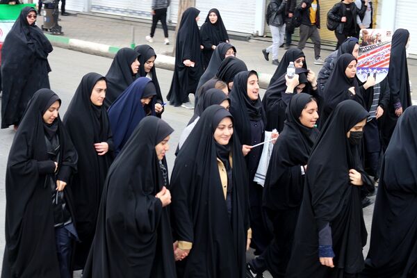 شرکت دانش‌آموزان اردبیلی در راهپیمایی یوم‌الله ۱۳ آبان