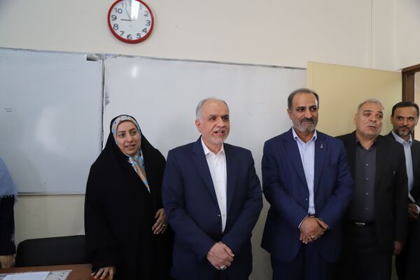 نواختن زنگ آغاز سال تحصیلی با حضور وزیر دادگستری 