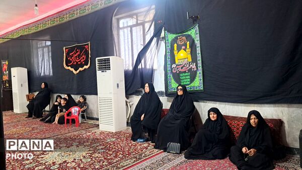 مراسم روضه‌خوانی در مسجد صاحب‌الزمان(عج) عرب آباد چهارباغ