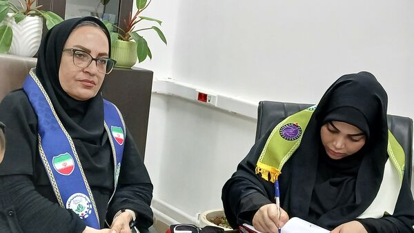 دیدار رئیس سازمان دانش‌آموزی و دانش‌آموزان پیشتاز و خبرنگاران پانا با رئیس سازمان تأمین اجتماعی محمودآباد 