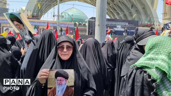 تشییع تاریخی رهبر شهید مسلمانان جهان در مشهد