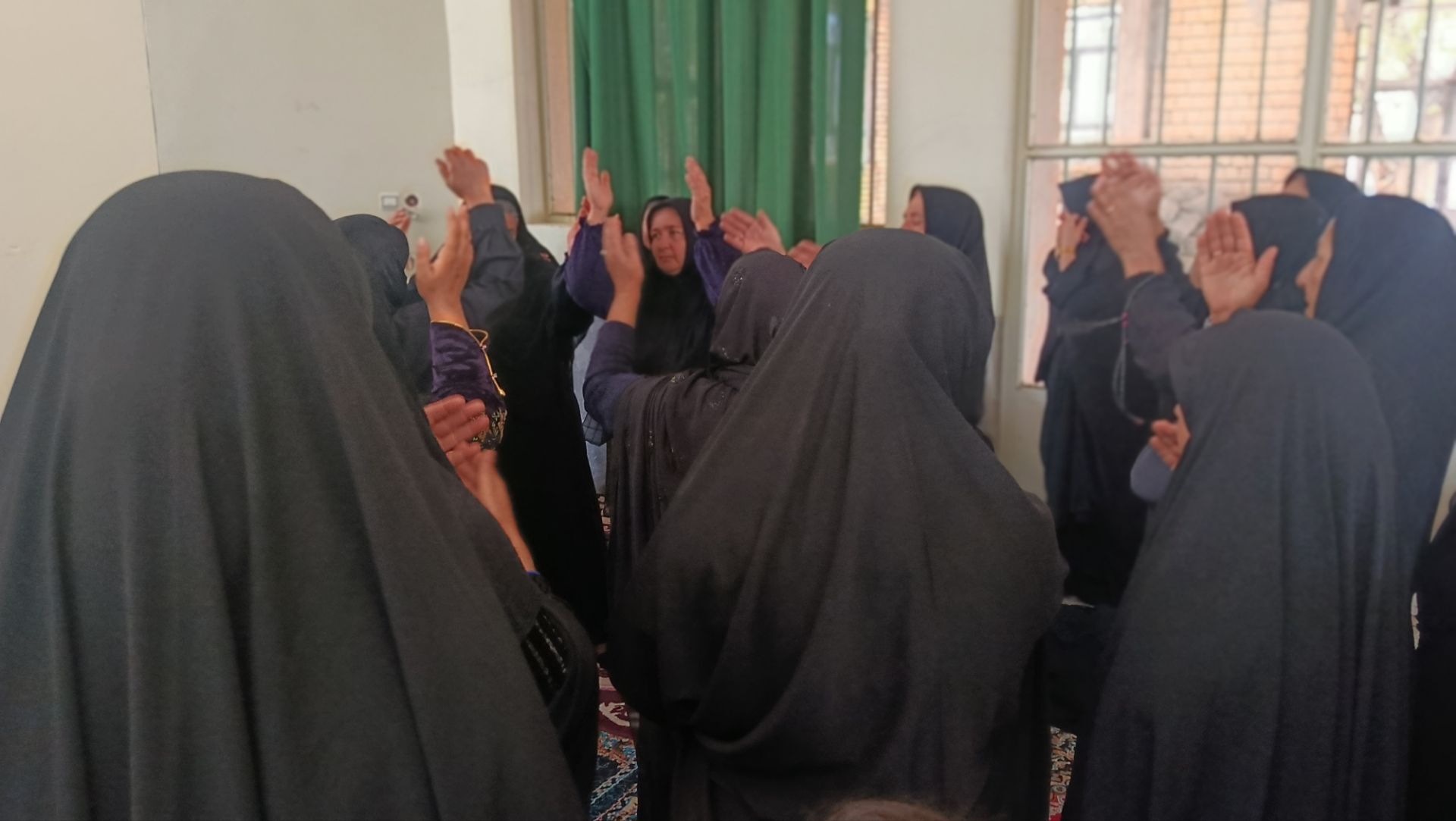 جاماندگان اربعین در میانکوه هم‌قدم شدند
