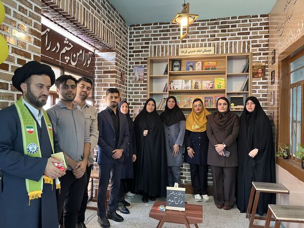 افتتاح کتابخانه راهرویی خلاقانه در دبستان امام خمینی(ره) گناوه
