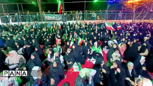 چهلم رهبر شهیدمان و کودکان میناب در میدان بازار دوم نازى آباد