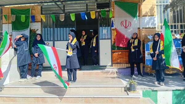 جشن‌ روز‌ دانش‌ آموز‌ در‌ دبیرستان‌ عطیه