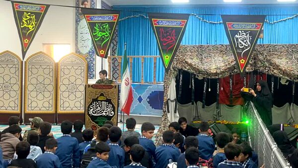 استقبال پرشور دانش‌آموزان جم از شهید گمنام در آستانه شهادت حضرت زهرا(س)