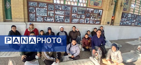 حضور دانش‌آموزان دبیرستان‌شهید بابایی در مراسمات ۱۲ بهمن