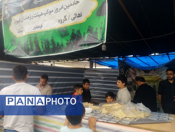 خدمت‌رسانی فرهنگیان و دانش‌آموزان پیشتاز زنجانی در موکب هیات رزمندگان ایجرود