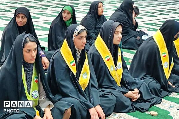 حضور پرشور فرهنگیان و دانش آموزان پیشتاز در نماز جمعه‌‌ بخش دیشموک