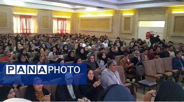 آئین تجلیل از ۱۶۵ دانش آموز برتر در کنکور سراسری در شهرستان اسلامشهر