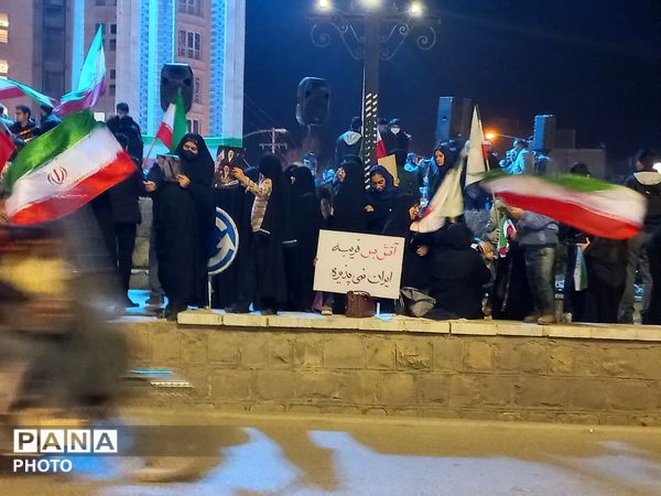 اجتماع عظیم دانش آموزان و مردم در شانزدهمین شب شهادت رهبر معظم انقلاب اسلامی 