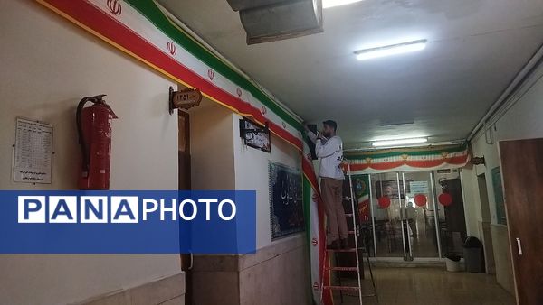 تزیین دبیرستان شاهد ابوذر غفاری نیشابور به مناسبت دهه فجر 