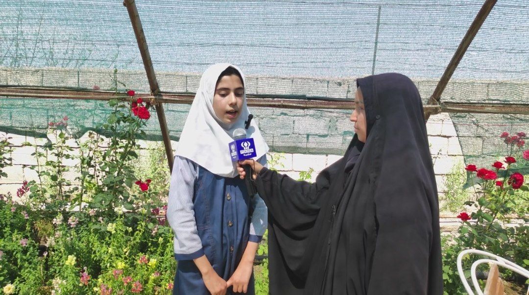 بازدید دانش‌آموزان مدرسه شهید خاقانی از گلخانه پیشه‌وران شیروان