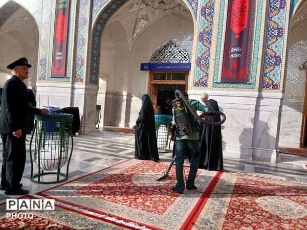 آماده‌سازی حرم مطهر رضوی برای استقبال از آقای شهید ایران 
