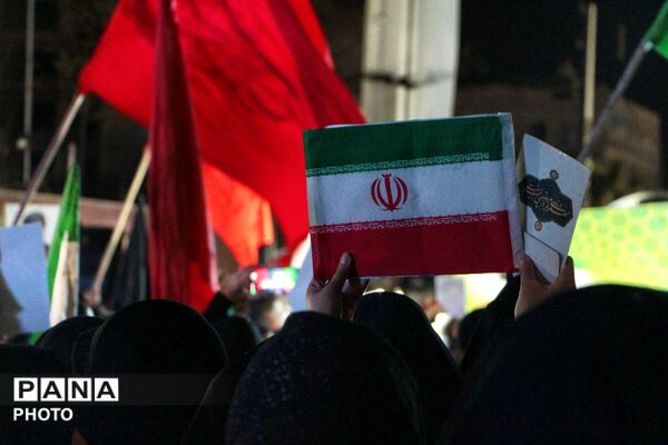 حضور جمعیت گسترده مردمی در یادبود شهادت امام خامنه‌ای