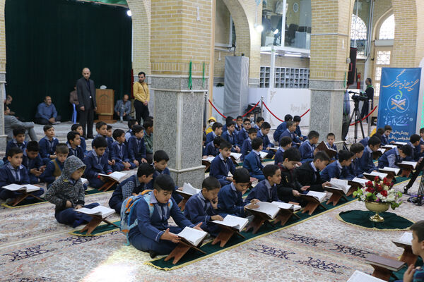 محفل دانش‌آموزی انس با قرآن در آستان مقدس چهل اختران قم