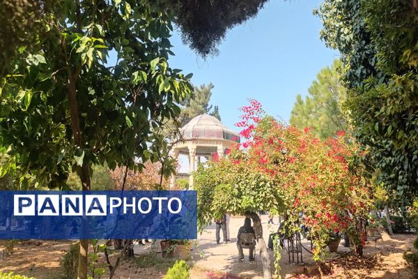 روز بزرگداشت حافظ، شاعر پرآوازه و لسان‌الغیب