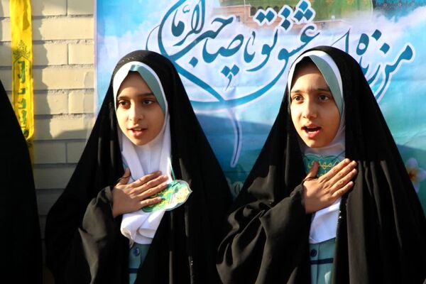 مراسم صبحگاه مهدوی در مدرسه شاهد نیک‌اندیشان