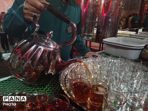 فعالیت چایخانه حضرت زهرا (س) در مسجد جامع نیشابور 
