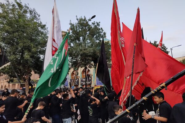اقامه نماز ظهر عاشورا و آیین تعزیه‌خوانی در اردبیل 
