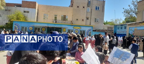 برپایی بازارچه کسب و کار در آموزشگاه امام جعفر صادق(ع)