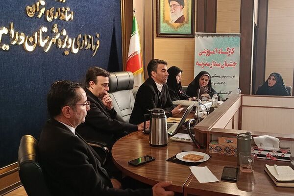 نشست آموزشی راه‌های پیشگیری از آسیب‌های اجتماعی در سالن اجتماعات فرمانداری شهرستان ورامین