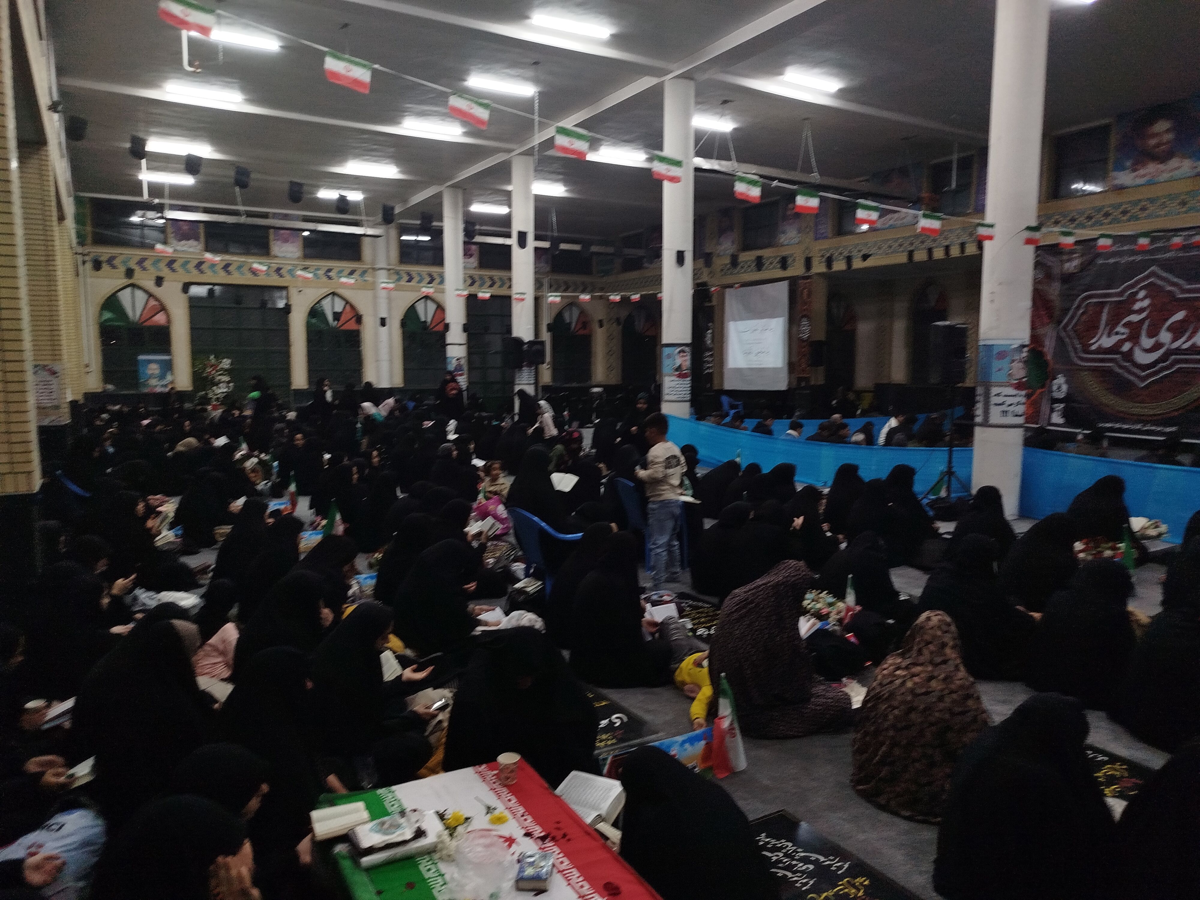 شبی که ماه دو نیم شد