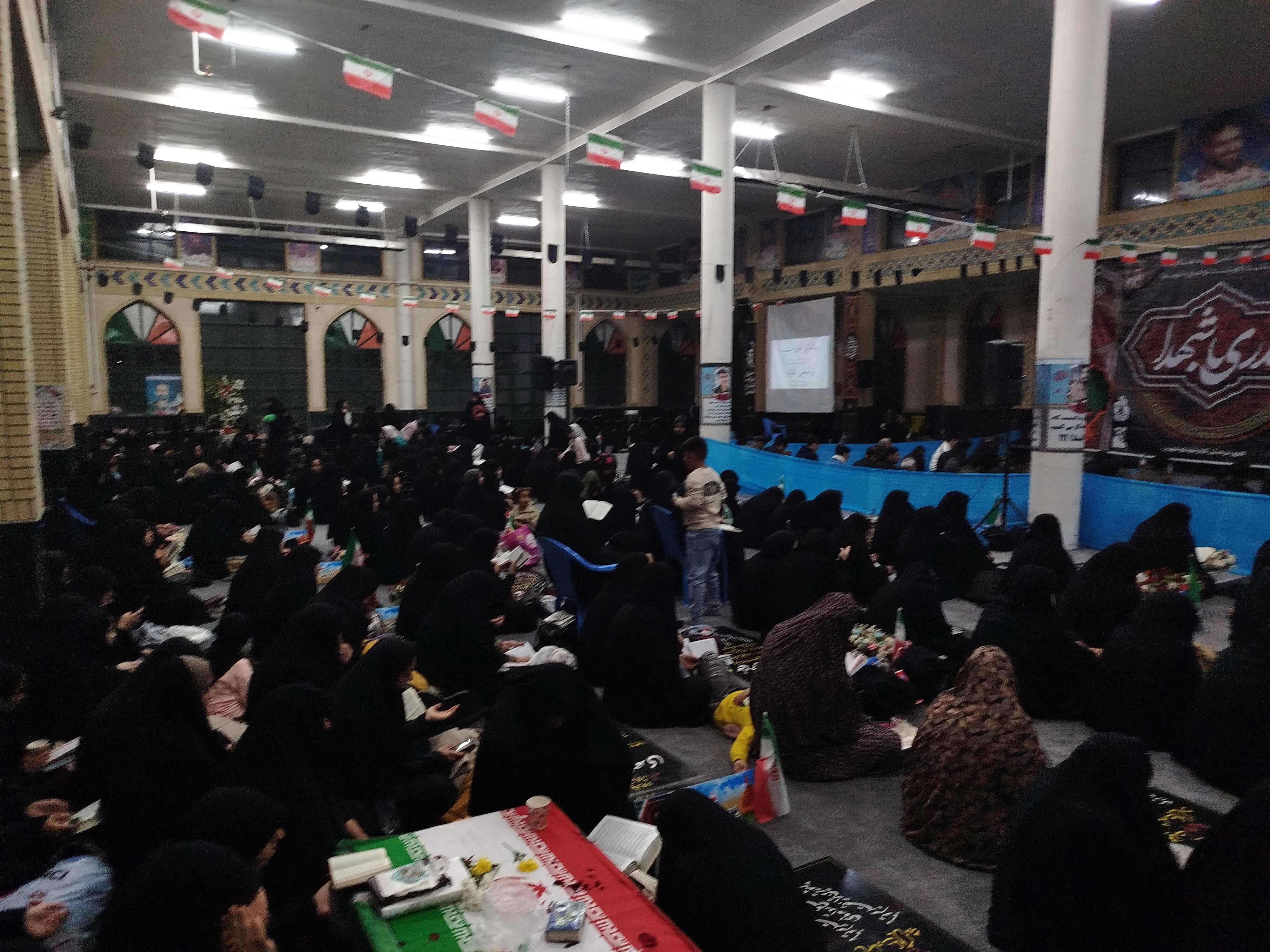 شبی که ماه دو نیم شد