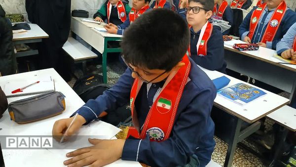 آشنایی دانش‌آموزان دبستان شهید رئیسی قم با مهارت‌های تشکیلاتی پیشتازان