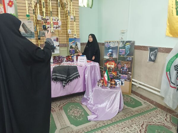 برگزاری مراسم انجمن اسلامی و مدرسه مقاومت در دبیرستان ایثار