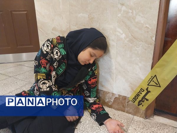 اجرای طرح مانور زلزله در دبیرستان سرافرازان