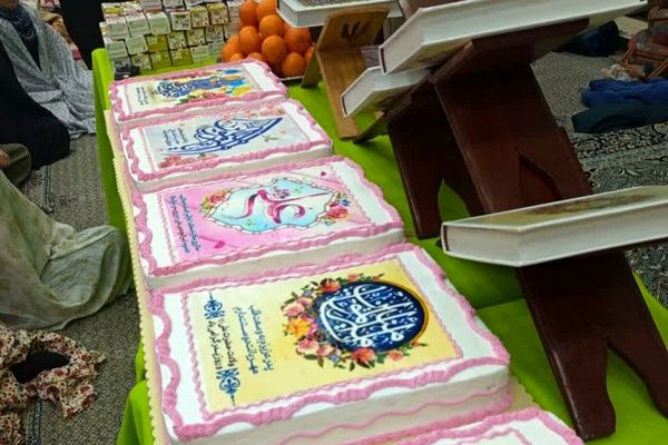 اعتکاف دانش‌آموزی رباط‌کریم با پرچم‌گردانی حضرت ابوالفضل(ع)