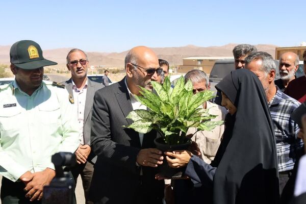بازدید مدیرکل آموزش و پرورش استان یزد از آموزشگاه شهید نواب صفوی بهاباد