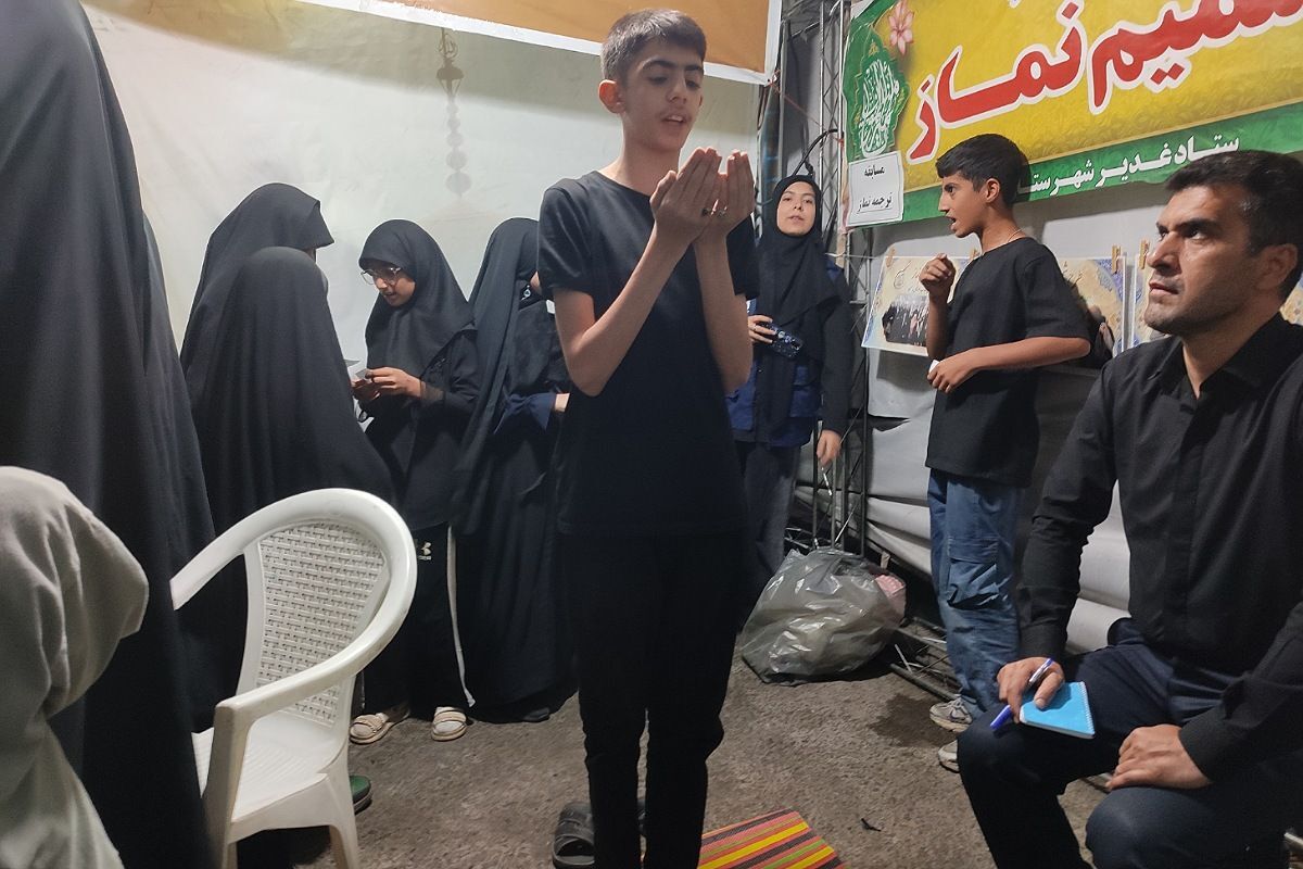 صحیح خوانی و باز خوانی احکام در موکب شمیم میدان امام خامنه‌ای شهرستان قدس 