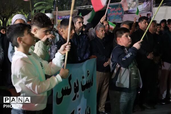 تجمع مردم انقلابی بندرترکمن در میدان مختومقلی