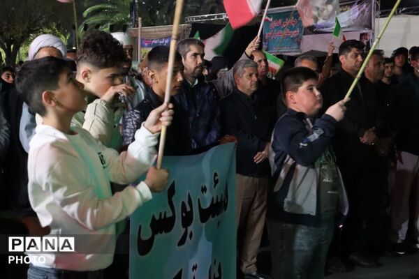 تجمع مردم انقلابی بندرترکمن در میدان مختومقلی