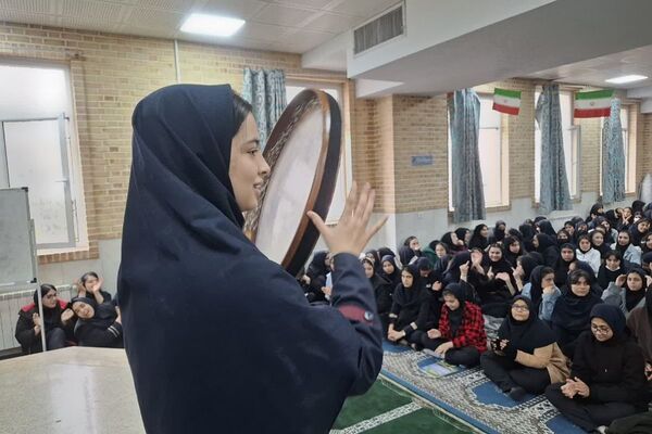 برپایی نمایشگاه هنرهای دست‌ساز در مدرسه فرهنگ قرچک