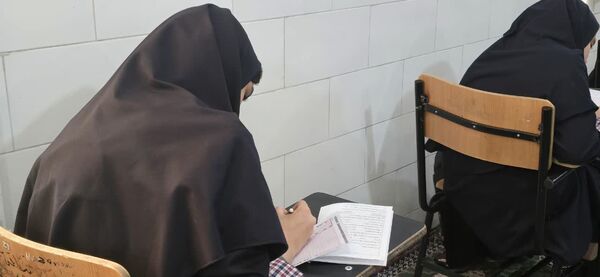 برگزاری آزمون جامع در دبیرستان شاهد فردوس بافق