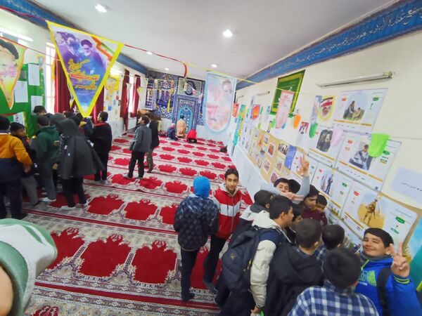 برپایی نمایشگاه مدرسه انقلاب در دبیرستان شهید رجایی