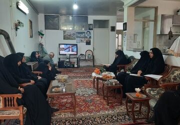 دیدار دانش‌آموزان محلاتی با خانواده شهید رضا کمپانی