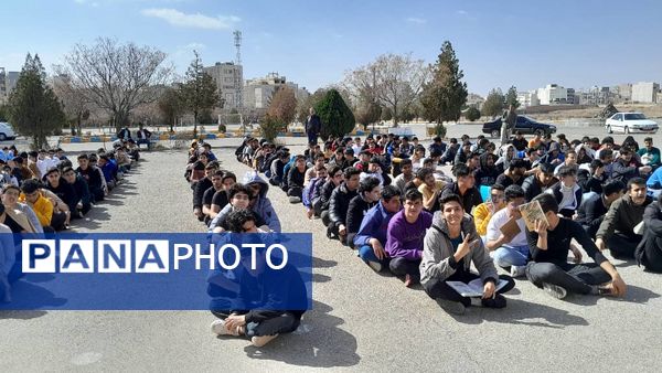 تقدیر از رتبه های برتر علمی-آموزشی، قرآنی، فرهنگی، ورزشی و هنری هنرستان شهید دیواندری سبزوار