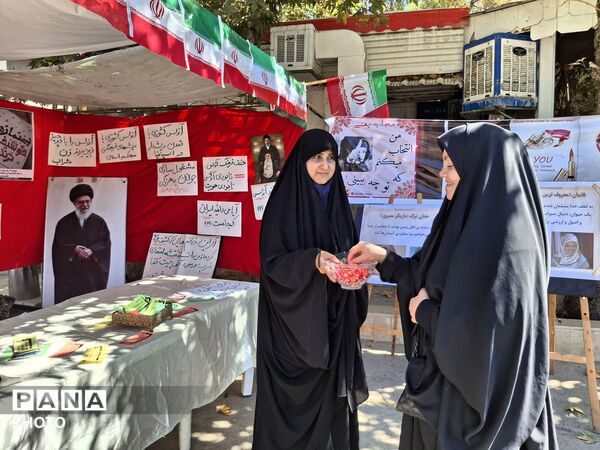 برپایی غرفه عفاف و حجاب در آموزش و پرورش تبادکان با مشارکت مدارس