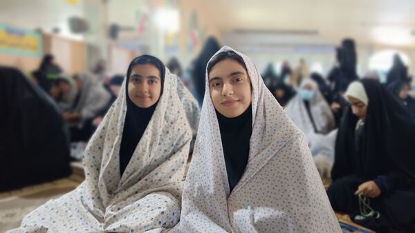 حضور پرشور دانش‌آموزان و فرهنگیان در نماز جمعه یاسوج