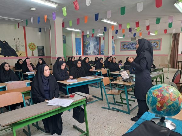 توانمندسازی نومعلمان ملارد در راستای طرح شهید همت در دبستان حضرت صدیقه(س)