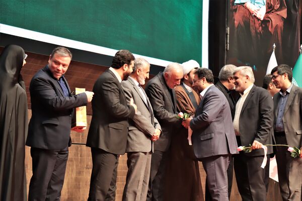 همایش بزرگ تجلیل از معلمان نمونه شهر تهران توسط وزیر آموزش و پرورش