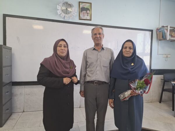 جشن روز معلم در دبستان عذرا پورشهریاری با برنامه های ویژه برگزار شد